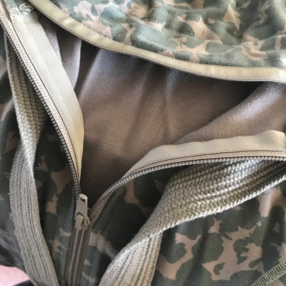 💓NWOT Army Camo Marathon Zipper Front Hooded Jacket - Picture 14 of 14